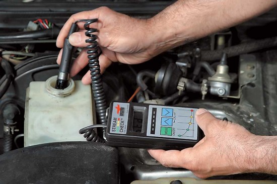 Каким образом и в какое время необходимо позаботиться о замене тормозной жидкости