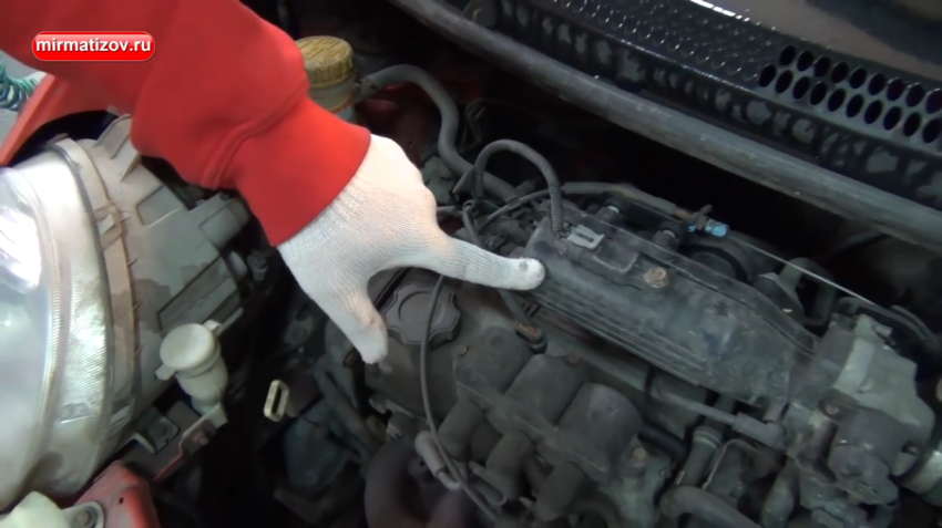 Почему двигатель глохнет при торможении?