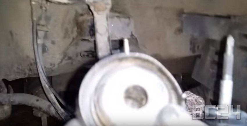 Как поменять амортизаторы своими руками - инструкции и видео