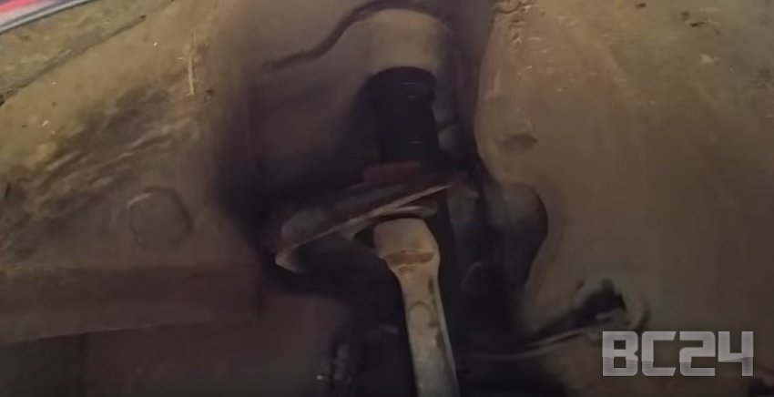 Как поменять амортизаторы своими руками - инструкции и видео