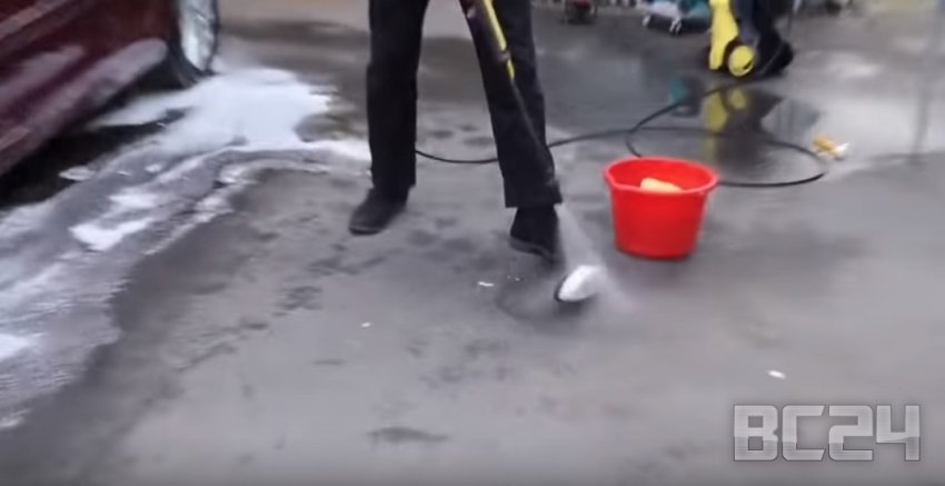 Как правильно мыть машину: отбить грязь, намылить, смыть