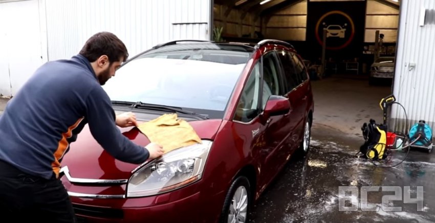 Как правильно мыть машину: отбить грязь, намылить, смыть