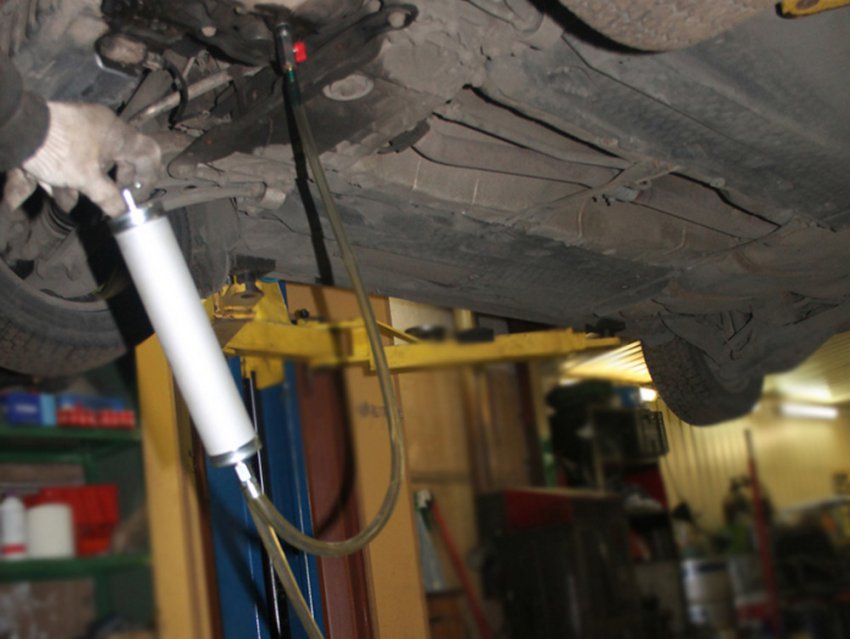 Замена масла в автомобиле Volkswagen Touran с автоматической КПП