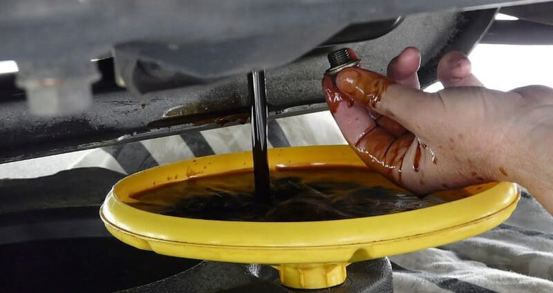 Сколько масла остается в двигателе при замене - отзывы владельцев, расход топлива, фотографии